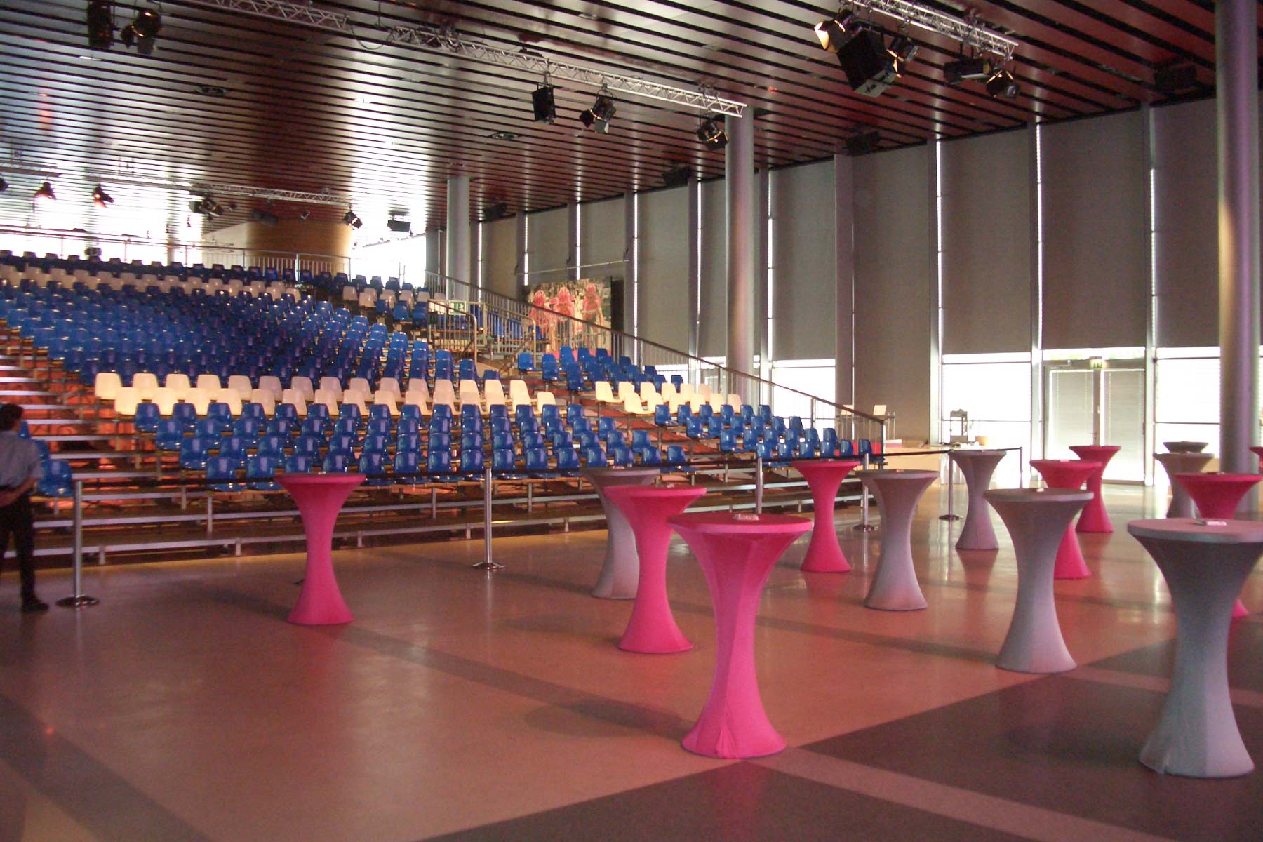 Bender Tribünen, Bühnen und Stadien für Business Veranstaltungen Events Messen365